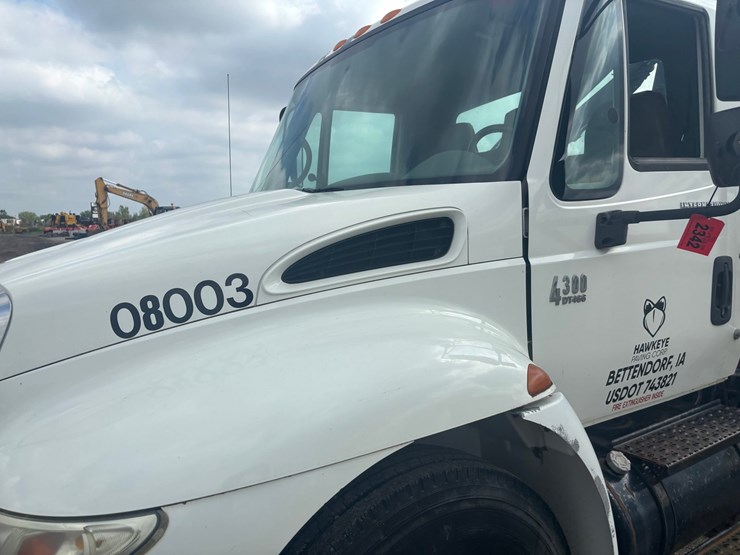 2002-international-durastar-4300-image-8