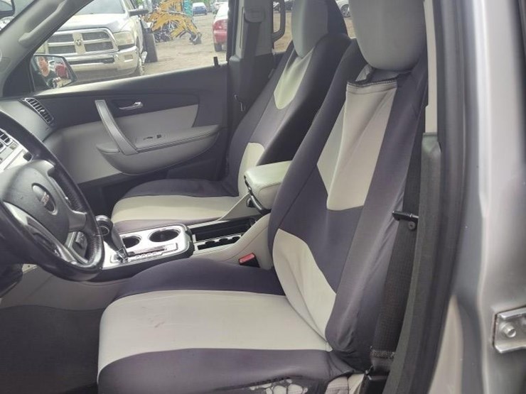 2010-gmc-acadia-image-8