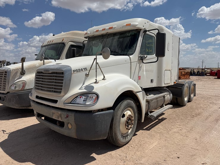 2007-freightliner-columbia-120-image-1