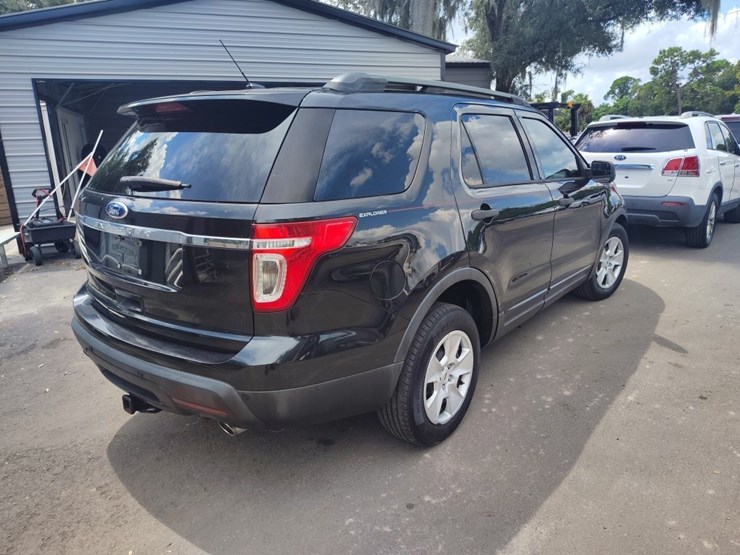 2013-ford-explorer-image-4