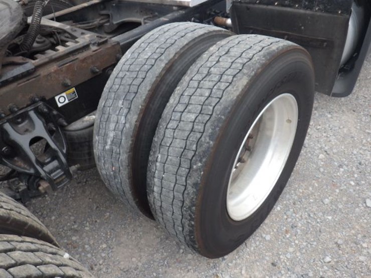 2019-peterbilt-579-image-9
