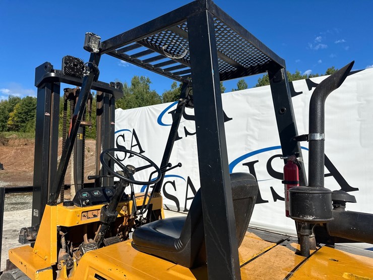 #5597-•-komatsu-fd25-7-forklift-image-17