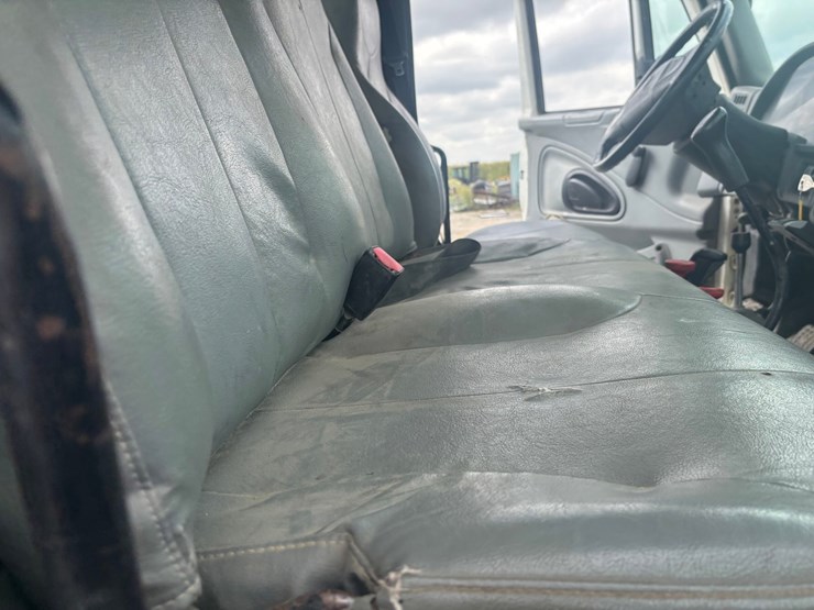 2002-international-durastar-4300-image-42