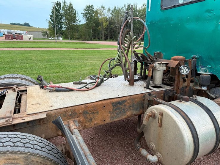 1996-peterbilt-378-image-40