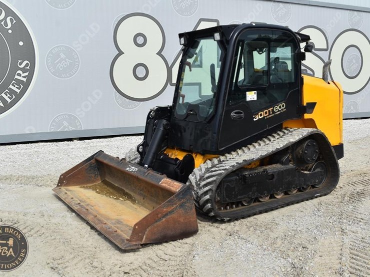 2016-jcb-300t-image-4