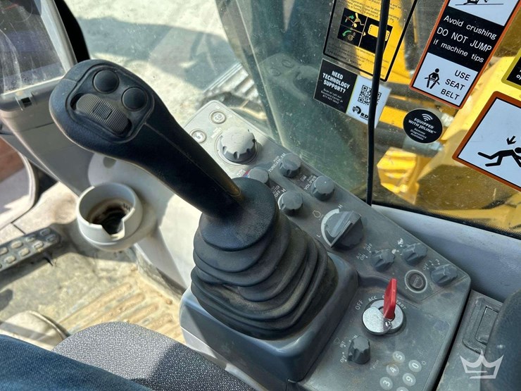 2024-deere-345-p-tier-image-19