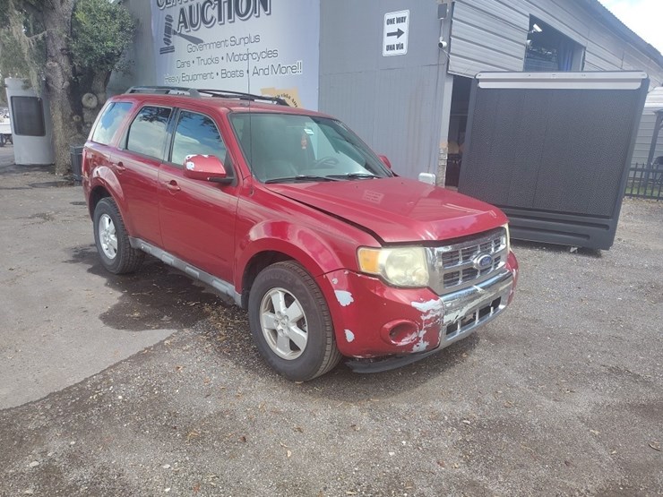 2011-ford-escape-image-1