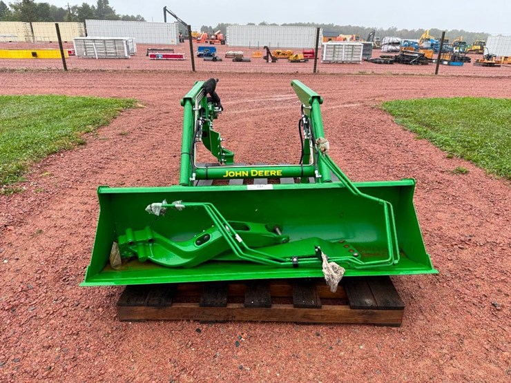 2022-john-deere-400e-image-2