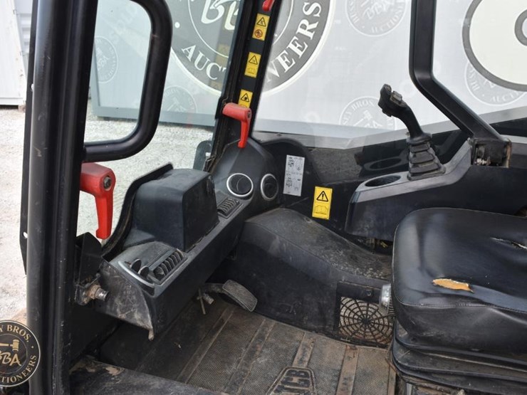 2016-jcb-300t-image-48
