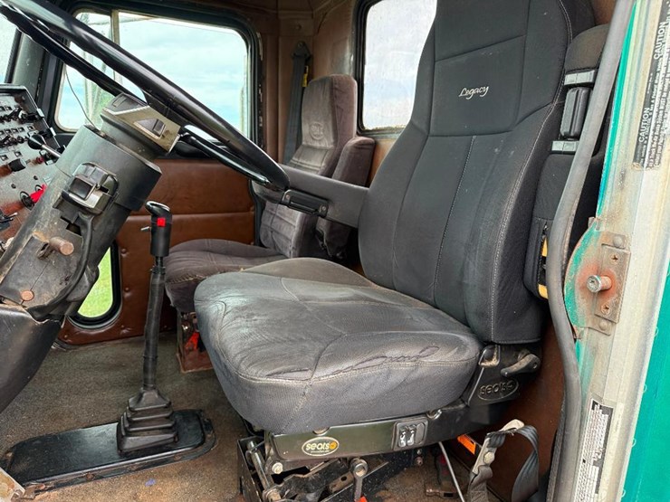 1996-peterbilt-378-image-54