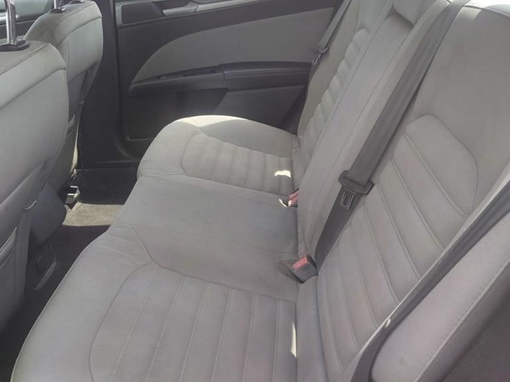 2014-ford-fusion-runs/moves-s-image-5