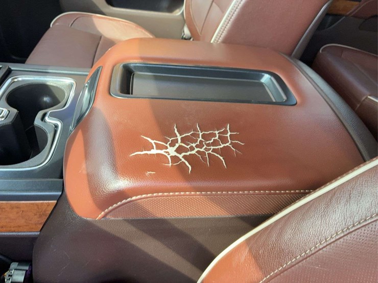 2015-chevrolet-silverado-1500-high-country-image-33