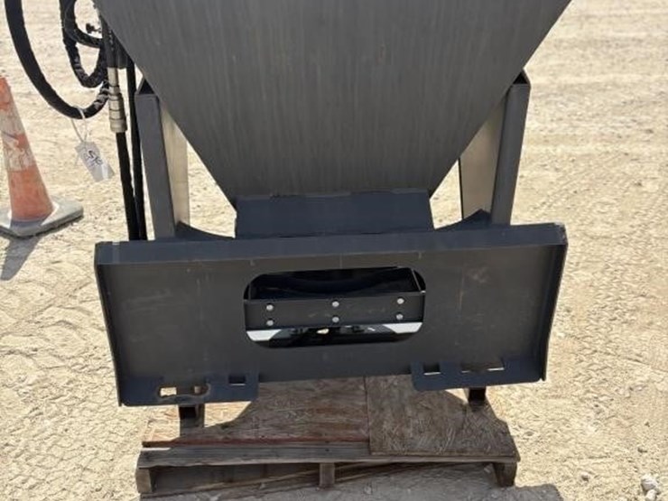 l3---wolverine-skid-steer-spreader-image-2