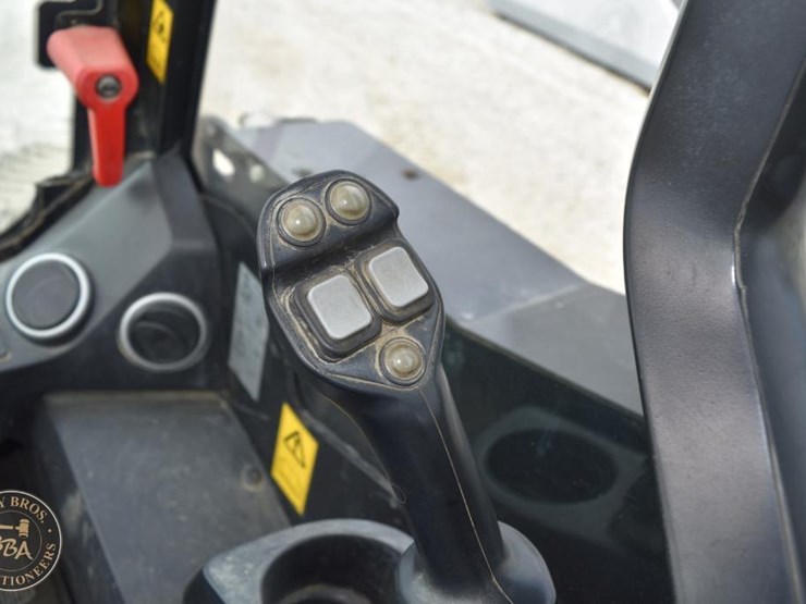 2016-jcb-300t-image-51