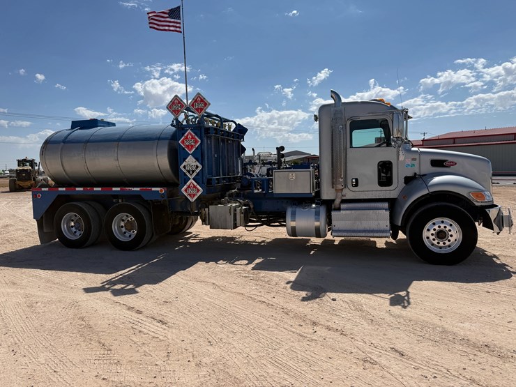 2016-peterbilt-348-image-6