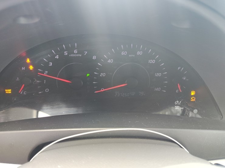 2011-toyota-camry-runs/moves-base-image-10