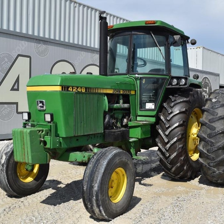 JOHN DEERE 4240