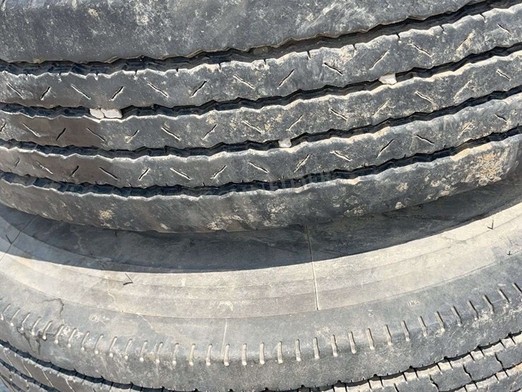 8--8.25r15-trailer-tires-on-split-steel-rims-for-low-boy-semi-trailer-image-9