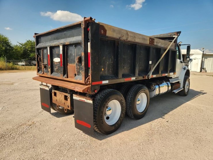 2012-freightliner-m2-106-image-7
