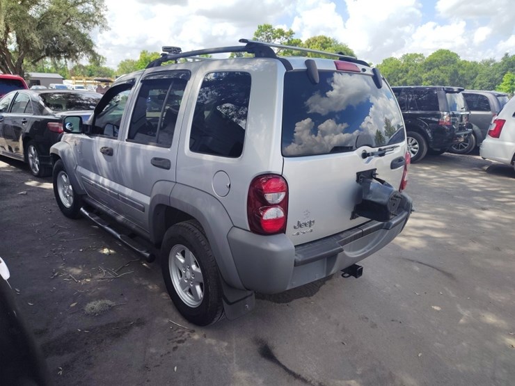 2005-jeep-liberty-image-3
