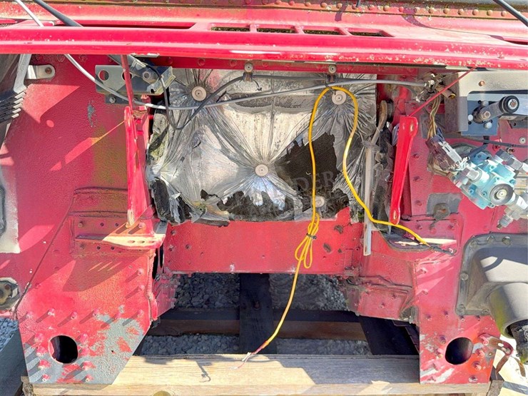 cab-off-of-1994-freightliner-truck-image-10