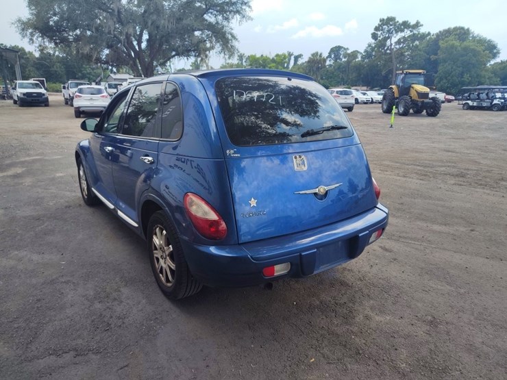 2010-chrysler-pt-cruiser-image-4