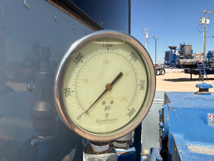 2016-peterbilt-348-image-14