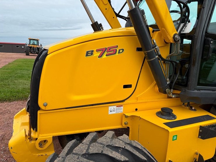 new-holland-b75d-image-37