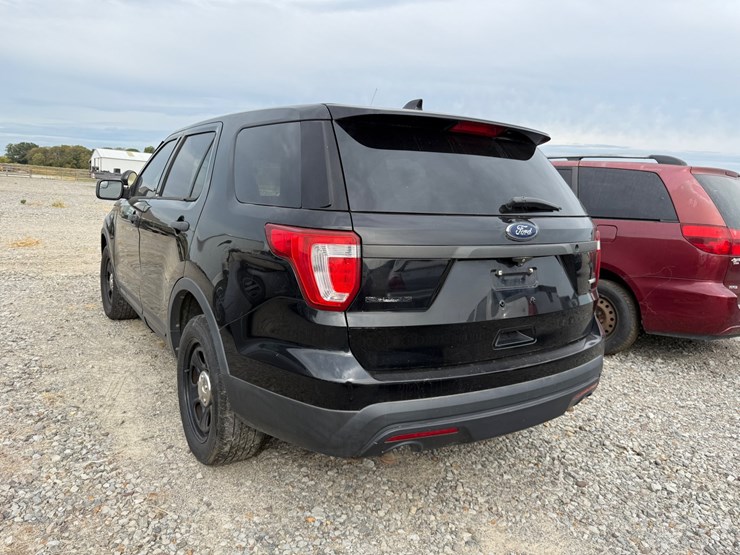2016-ford-explorer-image-4
