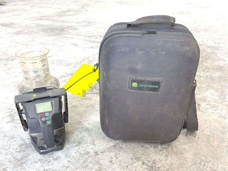 john-deere-sw30300-grain-moisture-tester-in-case-image-1