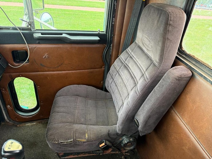 1996-peterbilt-378-image-57