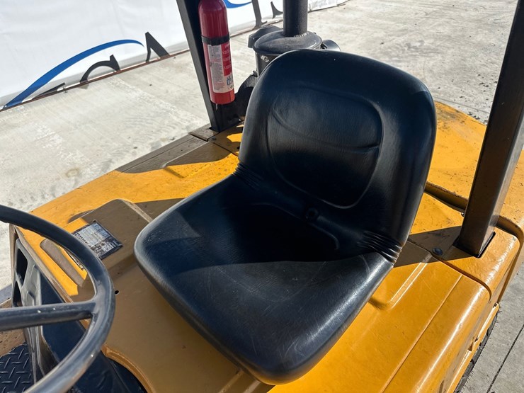 #5597-•-komatsu-fd25-7-forklift-image-24