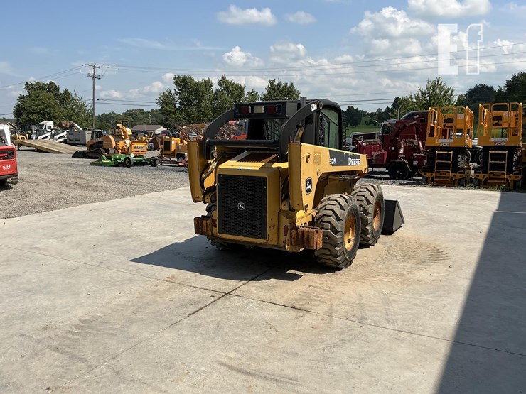 2006-deere-328-image-4