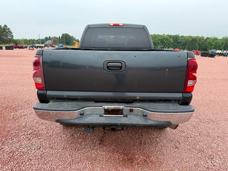 2003-chevrolet-2500hd-image-19