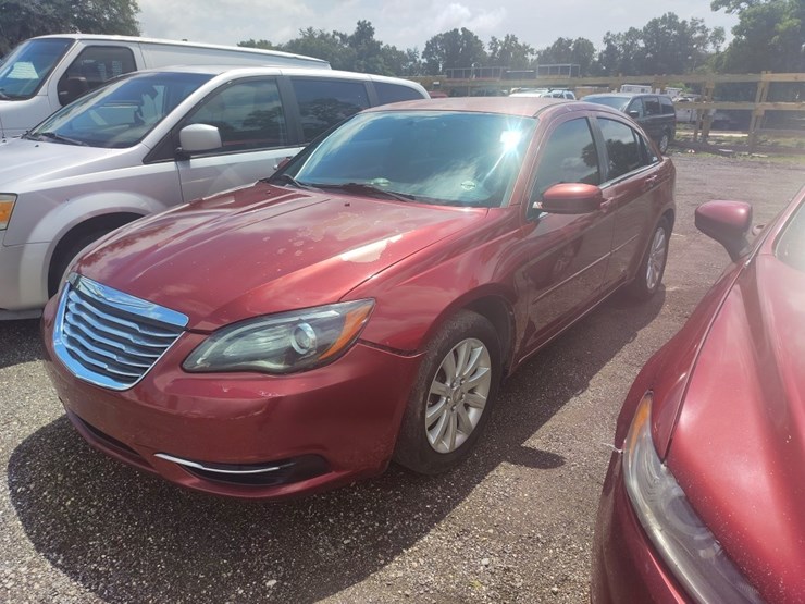 2012-chrysler-200-runs/moves-touring-image-2