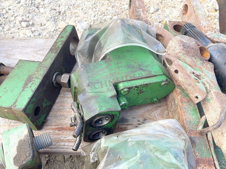 group-of-misc.-jd-tractor-parts-image-6