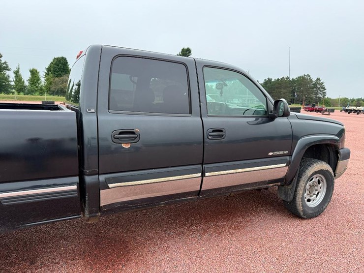 2003-chevrolet-2500hd-image-15