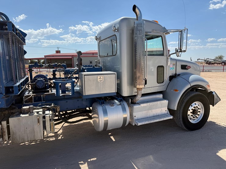 2016-peterbilt-348-image-7