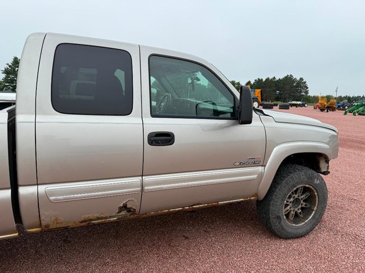 2005-chevrolet-2500hd-image-12