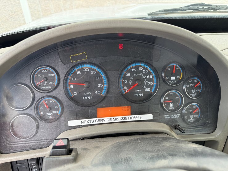 2012-international-durastar-4300-image-11
