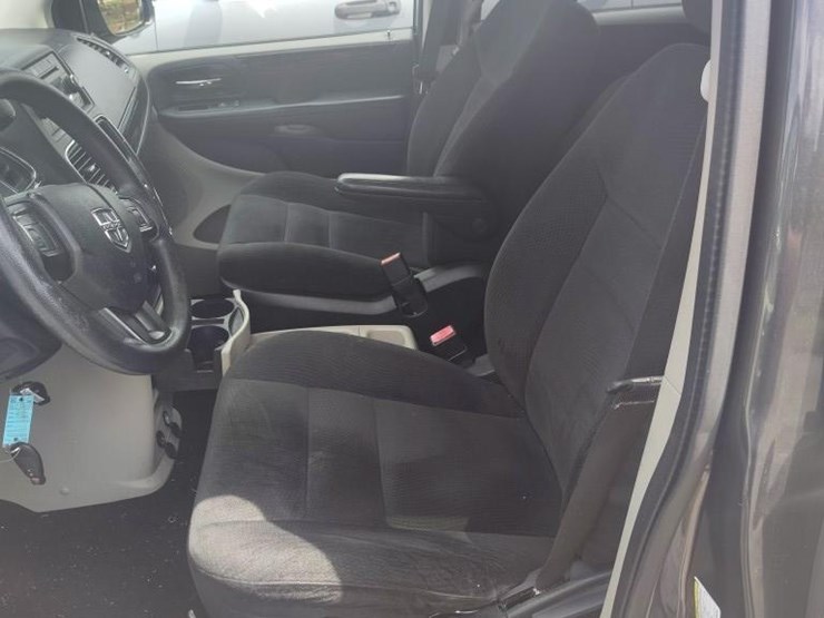 2016-dodge-grand-caravan-image-6