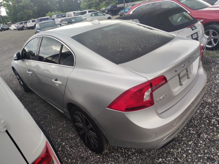 2016-volvo-s60-runs/moves-t5-drive--image-3