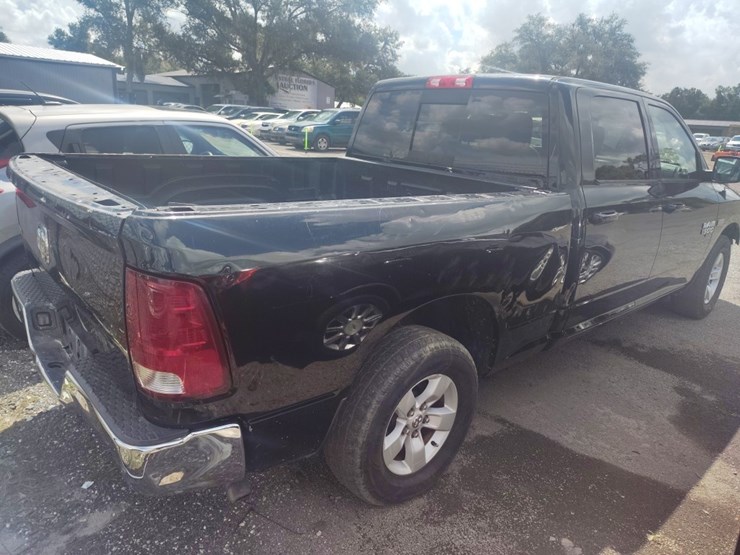 2019-ram-1500-classic-image-4