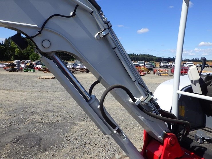 takeuchi-tb335r-image-12