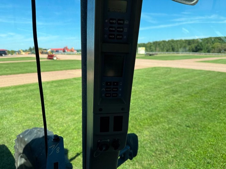 case-ih-mx270-image-59