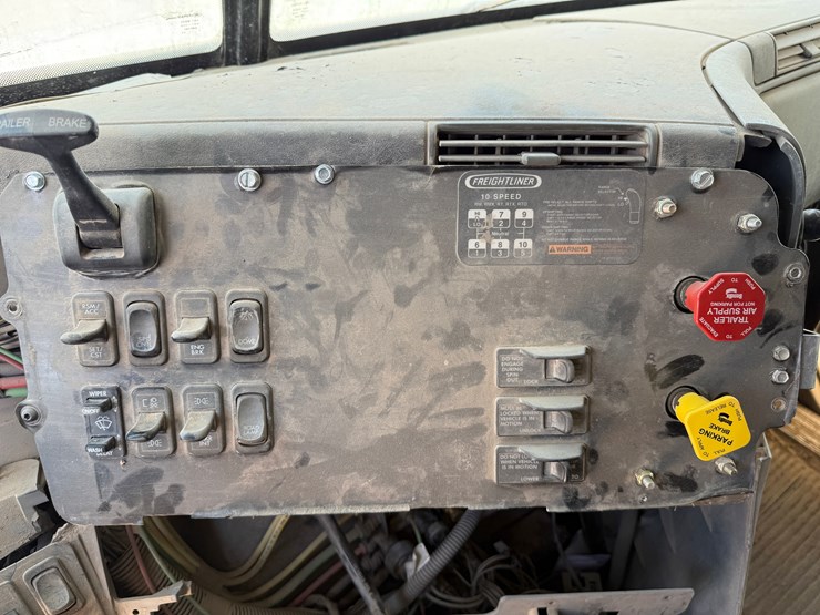 2007-freightliner-columbia-120-image-14