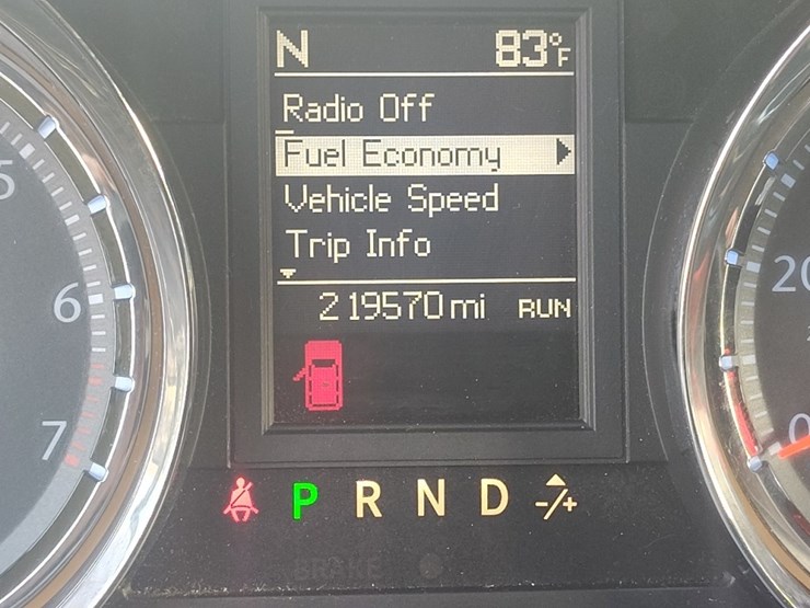 2016-chrysler-town-and-count-touring-runs/moves-image-10