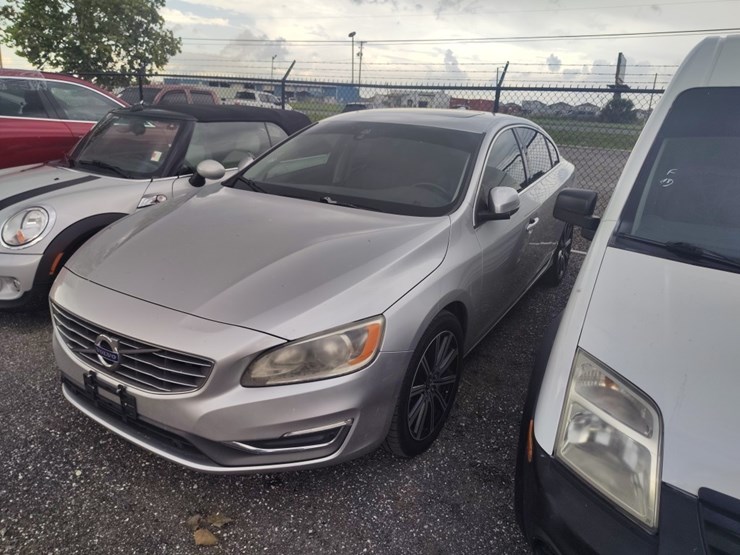 2016-volvo-s60-runs/moves-t5-drive--image-2