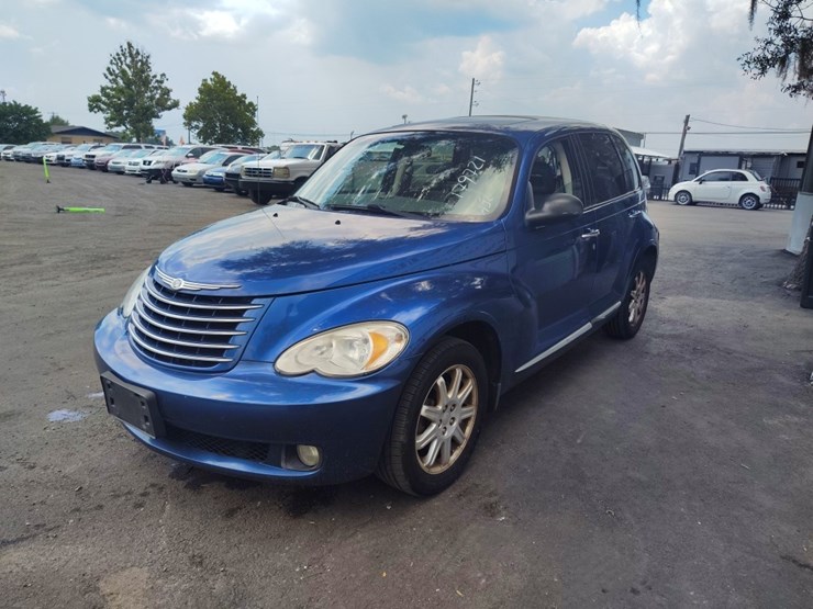 2010-chrysler-pt-cruiser-image-3