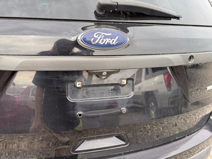 2016-ford-explorer-image-6